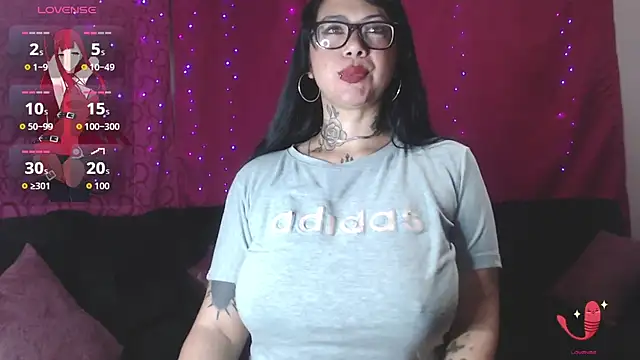 Snapshot of Saloome- chatting on 11.30.25 Saloome- online show from 11.30.25