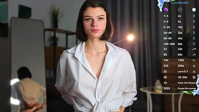 Snapshot of MimiLoll chatting on 01.19.25 MimiLoll online show from 01.19.25