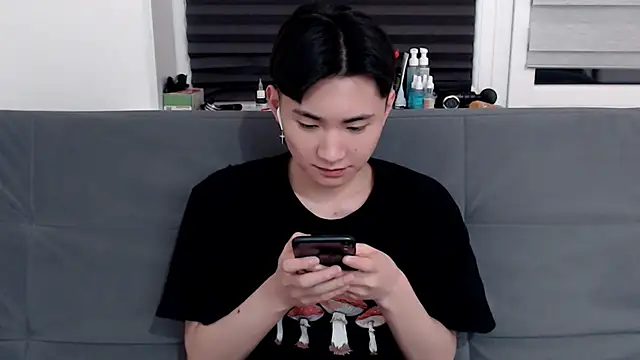 Miram Yu online show from 02.08.25