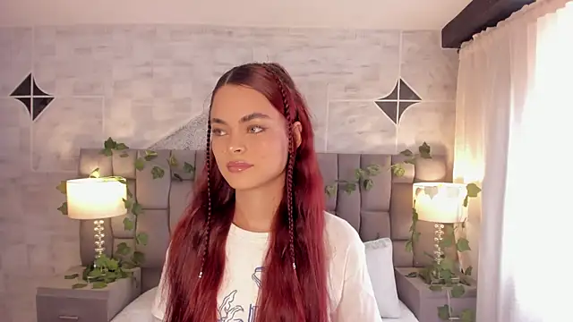 Snapshot of HannaRhodes chatting on 01.25.25 HannaRhodes online show from 01.25.25