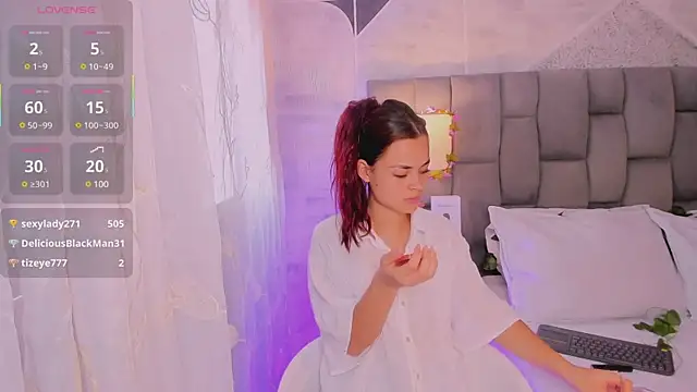 Snapshot of HannaRhodes chatting on 03.21.25 HannaRhodes online show from 03.21.25