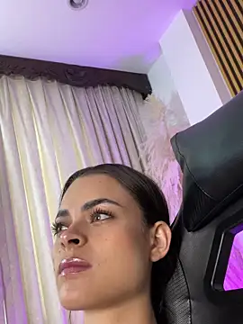 Snapshot of HannaRhodes chatting on 09.12.25 HannaRhodes online show from 09.12.25