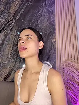 Snapshot of HannaRhodes chatting on 09.18.25 HannaRhodes online show from 09.18.25