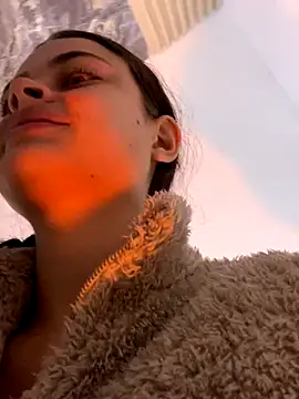 Snapshot of HannaRhodes chatting on 09.28.25 HannaRhodes online show from 09.28.25