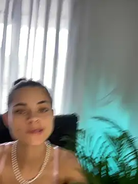 Snapshot of HannaRhodes chatting on 11.01.25 HannaRhodes online show from 11.01.25