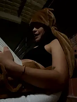 HannaRhodes online show from 01.12.26