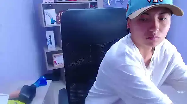 Snapshot of Im_Mathias chatting on 02.13.25 Im Mathias online show from 02.13.25