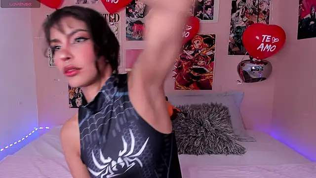 Snapshot of Luna-Chann chatting on 02.15.25 Luna-Chann online show from 02.15.25