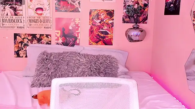 Snapshot of Luna-Chann chatting on 02.22.25 Luna-Chann online show from 02.22.25