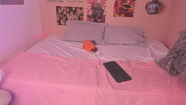 Snapshot of Luna-Chann chatting on 02.23.25 Luna-Chann online show from 02.23.25