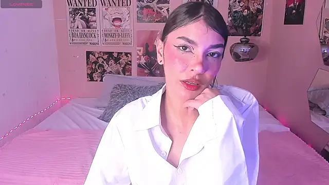 Snapshot of Luna-Chann chatting on 02.23.25 Luna-Chann online show from 02.23.25