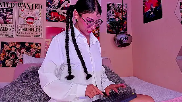 Snapshot of Luna-Chann chatting on 03.18.25 Luna-Chann online show from 03.18.25