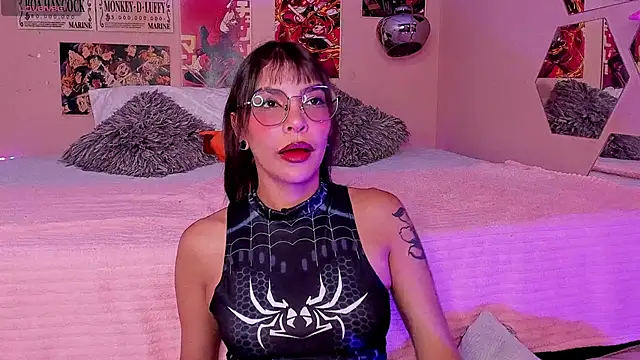 Snapshot of Luna-Chann chatting on 03.21.25 Luna-Chann online show from 03.21.25