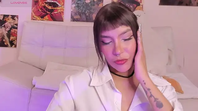 Snapshot of Luna-Chann chatting on 09.17.25 Luna-Chann online show from 09.17.25