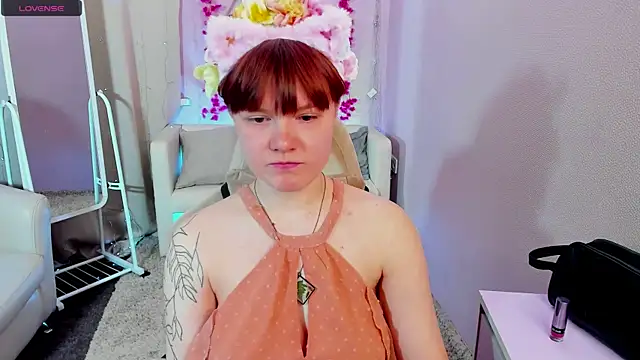 Snapshot of DreamyLuna chatting on 11.07.25 DreamyLuna online show from 11.07.25