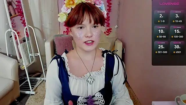 Snapshot of DreamyLuna chatting on 11.27.25 DreamyLuna online show from 11.27.25