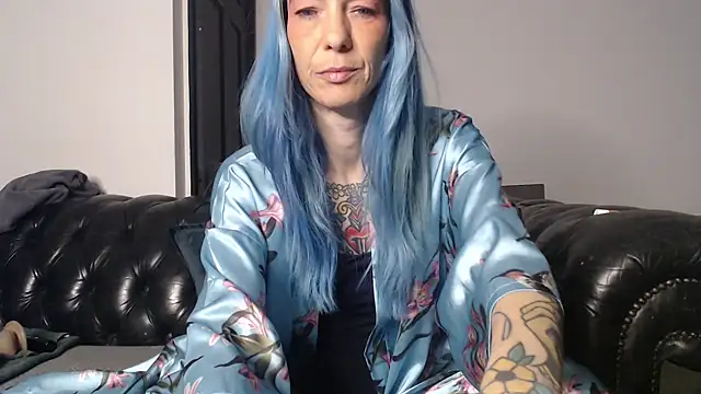 Snapshot of RavenryderUK chatting on 12.14.24 RavenryderUK online show from 12.14.24