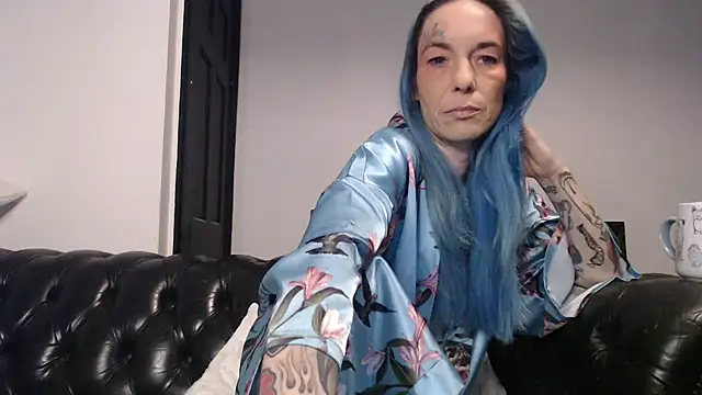 Snapshot of RavenryderUK chatting on 01.04.25 RavenryderUK online show from 01.04.25