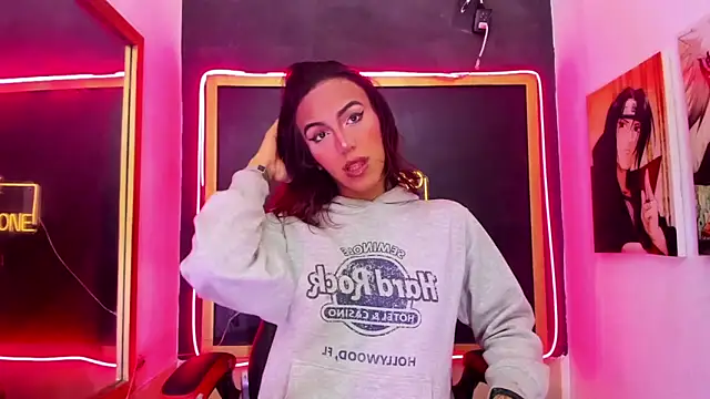 Snapshot of Isabella_stanford2 chatting on 10.18.25 Isabella stanford2 online show from 10.18.25