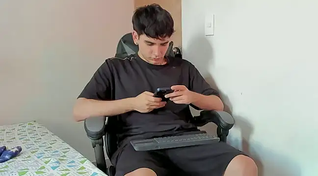 Snapshot of leo030809 chatting on 12.05.24 leo030809 online show from 12.05.24