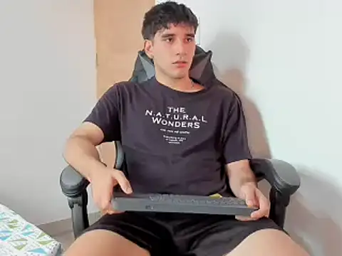 Snapshot of leo030809 chatting on 01.02.25 leo030809 online show from 01.02.25