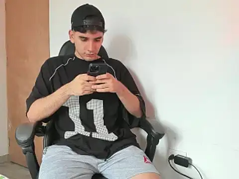 Snapshot of leo030809 chatting on 03.20.25 leo030809 online show from 03.20.25