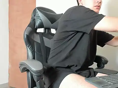 Snapshot of leo030809 chatting on 02.17.26 leo030809 online show from 02.17.26