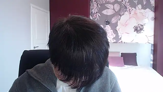 EmiliaYours online show from 12.17.24