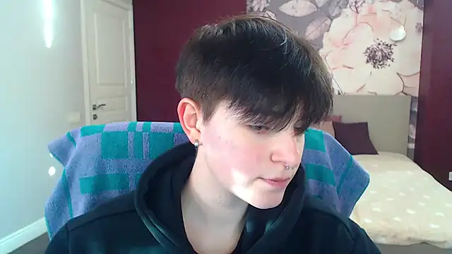 EmiliaYours online show from 01.14.25