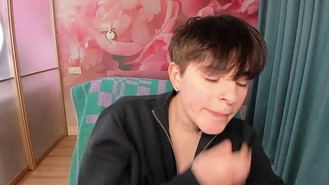 EmiliaYours online show from 01.17.25