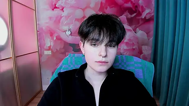 EmiliaYours online show from 01.21.25