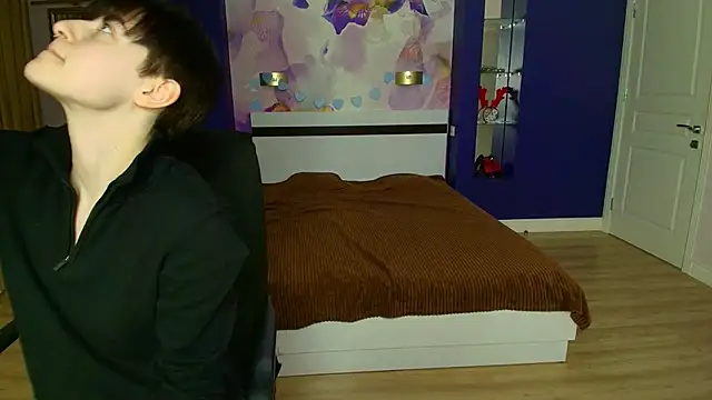 EmiliaYours online show from 01.28.25