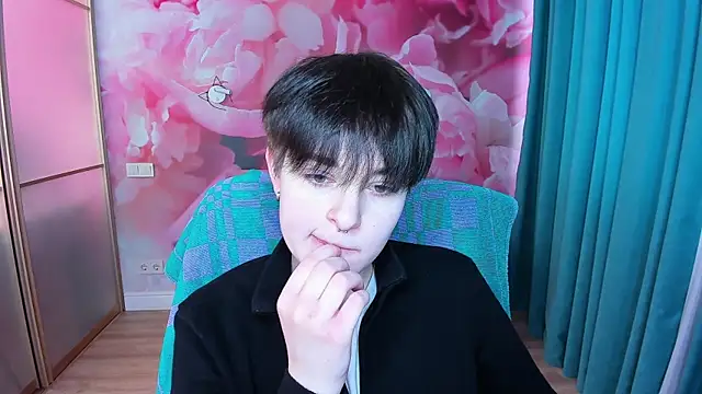 EmiliaYours online show from 02.02.25