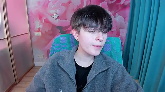 EmiliaYours online show from 02.07.25