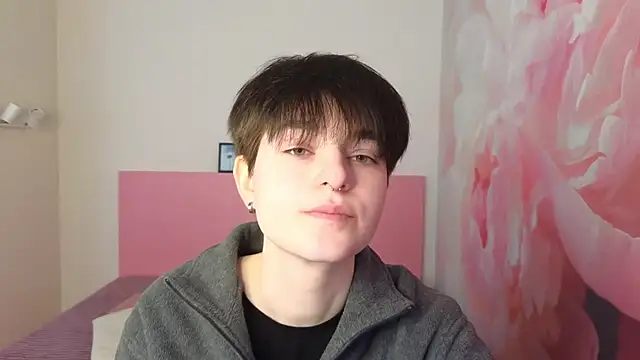 EmiliaYours online show from 02.08.25