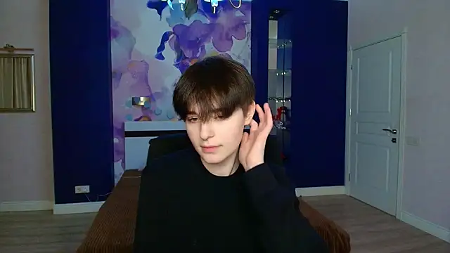 EmiliaYours online show from 02.18.25