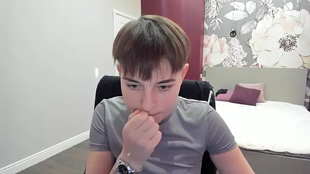 EmiliaYours online show from 09.21.25