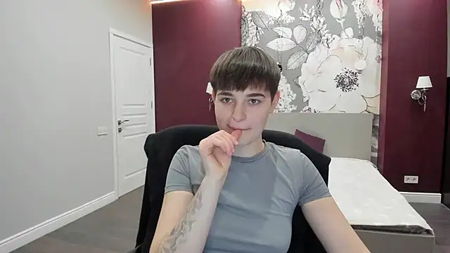 EmiliaYours online show from 01.10.26