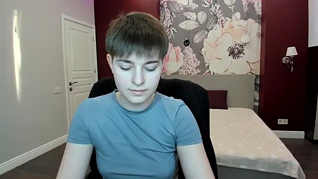 EmiliaYours online show from 03.08.26