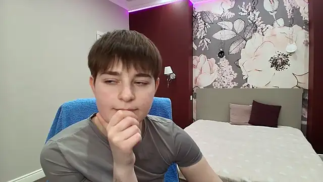 EmiliaYours online show from 03.29.26