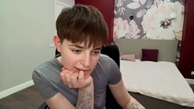 EmiliaYours online show from 04.15.26