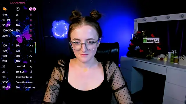 luna berryy online show from 02.20.25