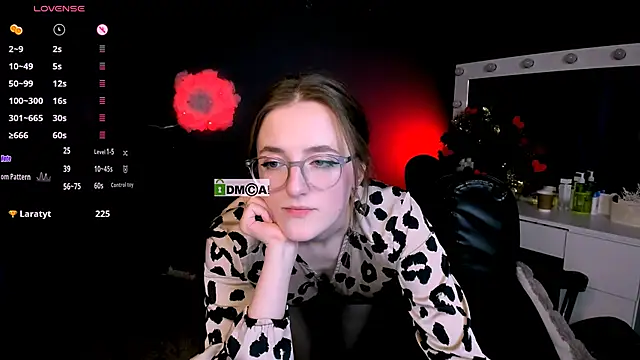 luna berryy online show from 02.21.25