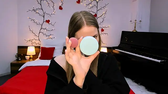 holy kitty online show from 03.05.25