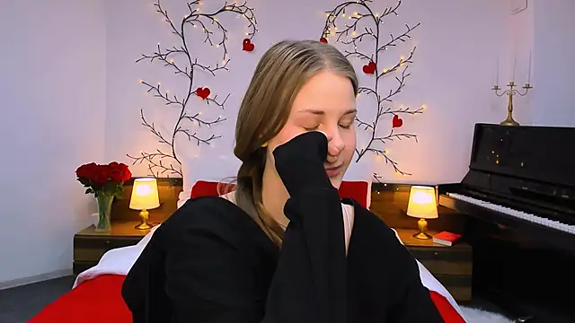 holy kitty online show from 10.07.25