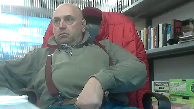 Snapshot of pantomax chatting on 12.11.24 pantomax online show from 12.11.24