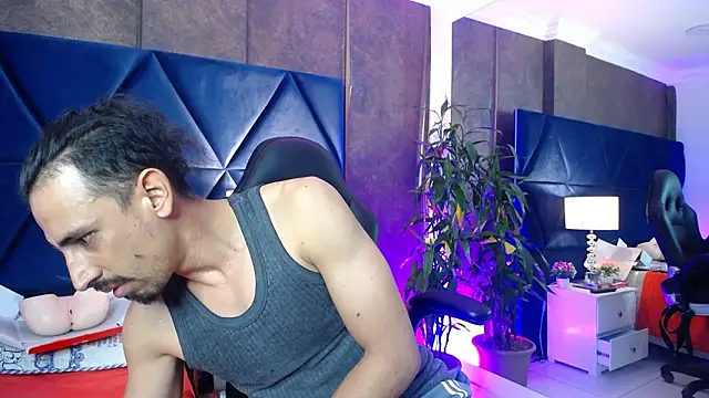 Snapshot of Sr_Magnus_ chatting on 02.10.26 Sr Magnus online show from 02.10.26