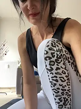 -OLYA- online show from 03.12.25