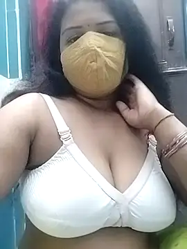 Snapshot of Dr_Chhaya chatting on 10.31.25 Dr Chhaya online show from 10.31.25