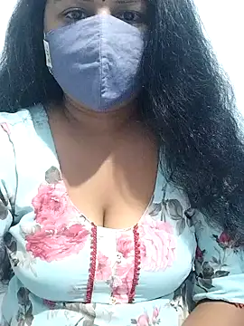 Snapshot of Dr_Chhaya chatting on 11.06.25 Dr Chhaya online show from 11.06.25